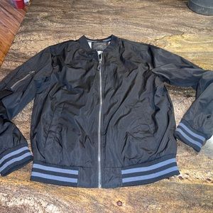 🌸 Men’s No Boundaries black and‎ gray lined windbreaker jacket  size Medium
